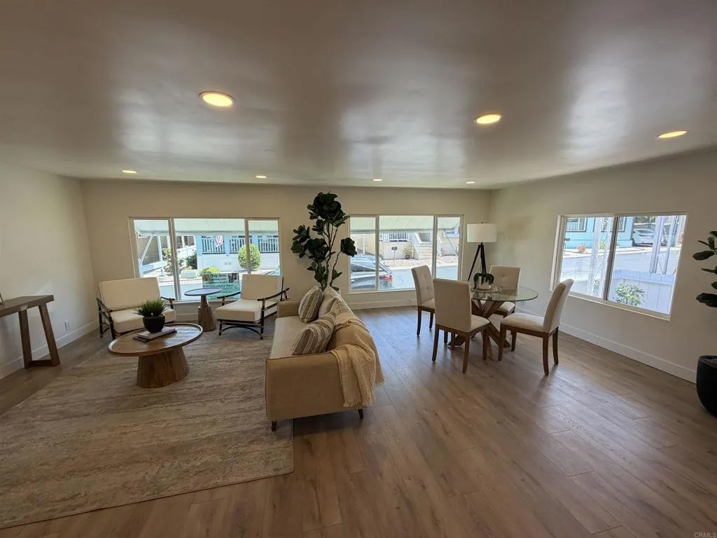 8301 Mission Gorge 274