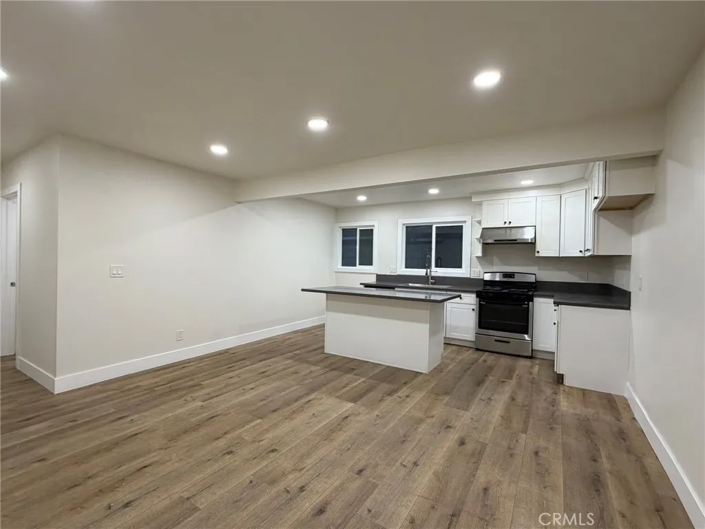 4721 W Oakfield