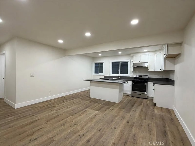 4721 W Oakfield