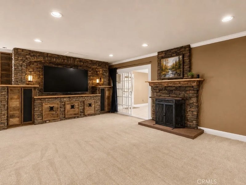 2929 E Hamilton