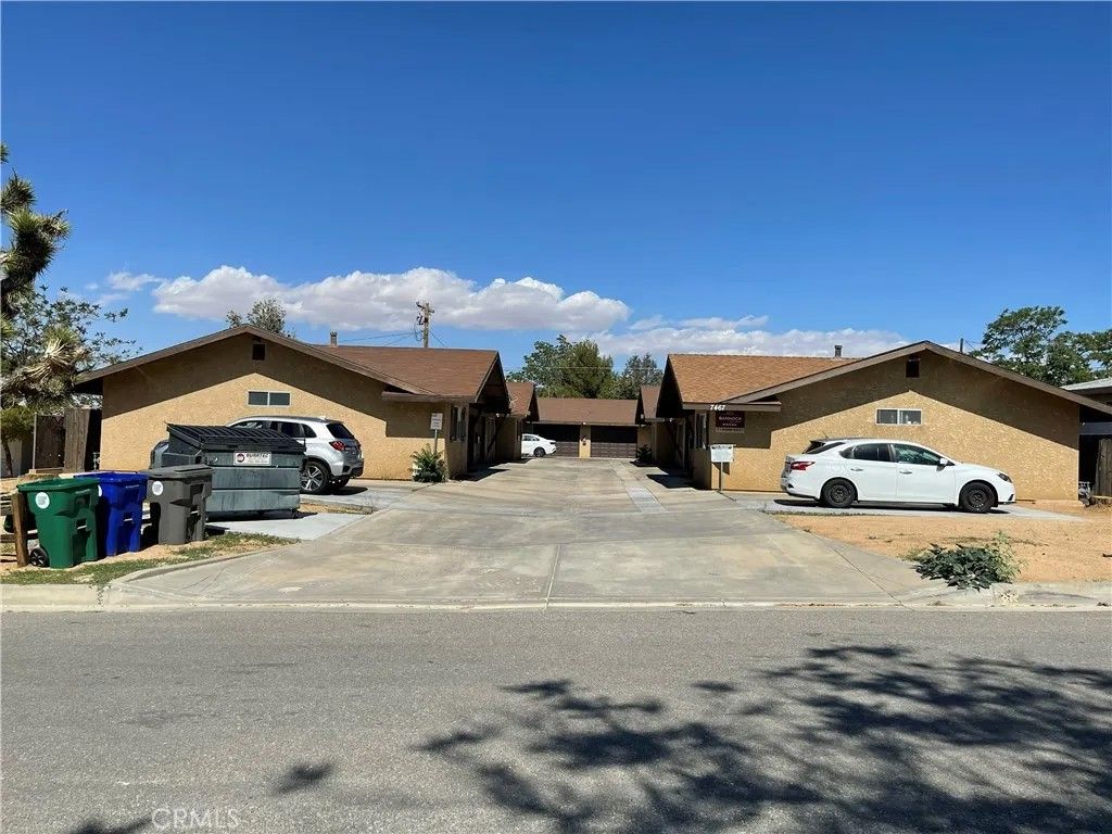 Photo of 7467 Bannock Trl, Yucca Valley, CA 92284 (MLS # IV26044383)