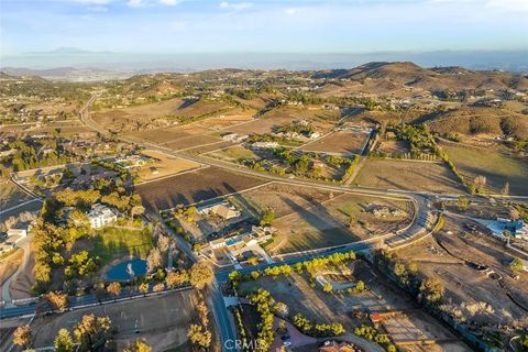 Photo of 39550 Calle De Companero, Murrieta, CA 92562 (MLS # SW26039646)