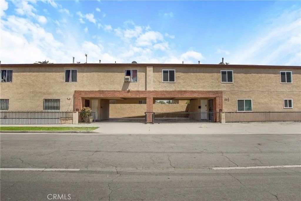 Photo of 322 W 105th St, Los Angeles, CA 90003 (MLS # SB26077166)
