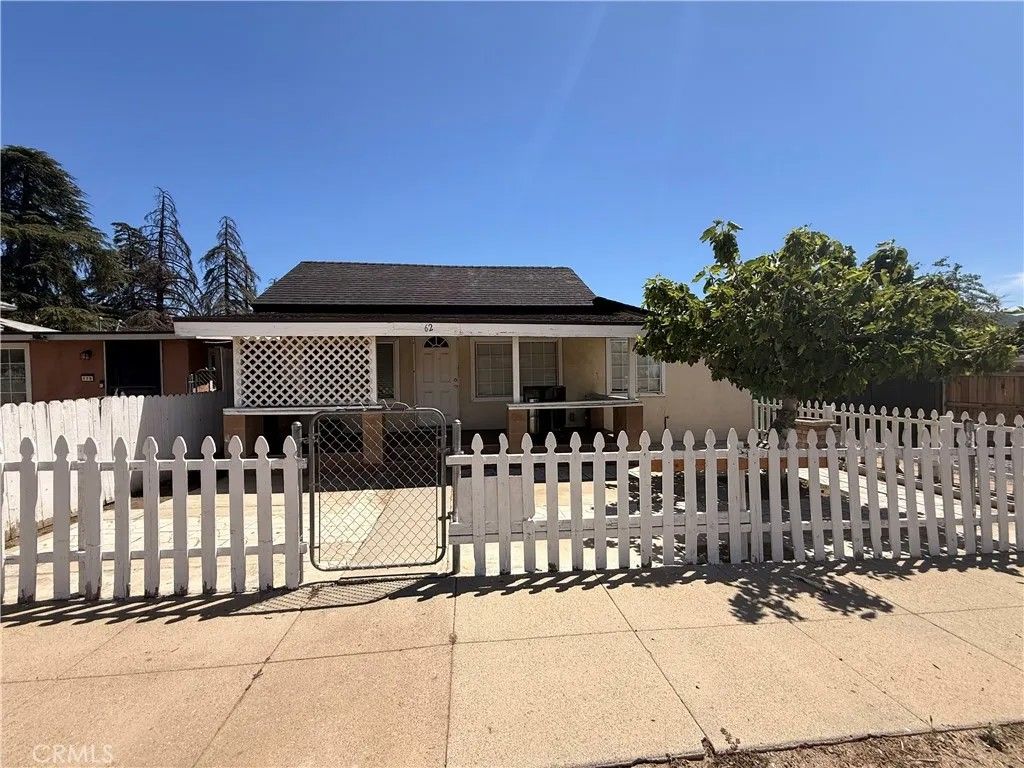 Photo of 162 N 3rd St, Banning, CA 92220 (MLS # CV26091796)