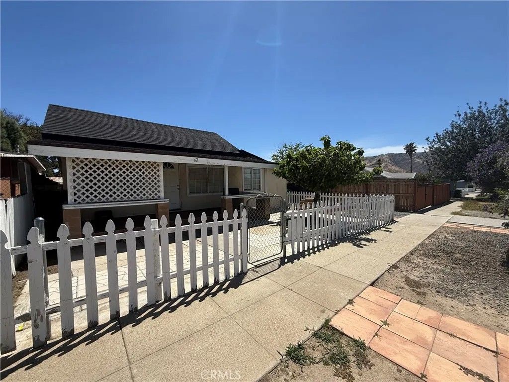 Photo of 162 N 3rd St, Banning, CA 92220 (MLS # CV26091796)