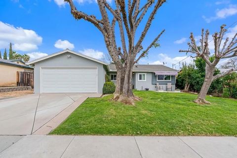 Photo of 1250 N Ivy Street, Escondido, CA 92026 (MLS # NDP2601669)