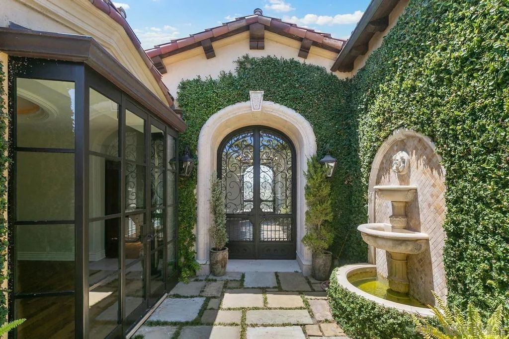 Photo of 2734 Bordeaux Ave, La Jolla, CA 92037 (MLS # 250040425)