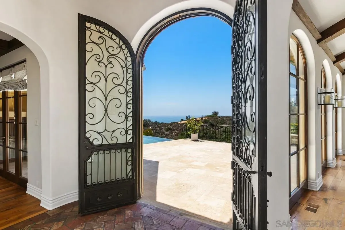 La Jolla, California 92037, United States, 3 Bedrooms Bedrooms, ,5 BathroomsBathrooms,Residential,Active,219857