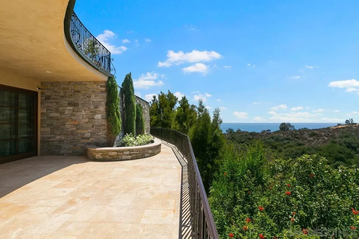 La Jolla, California 92037, United States, 3 Bedrooms Bedrooms, ,5 BathroomsBathrooms,Residential,Active,219857