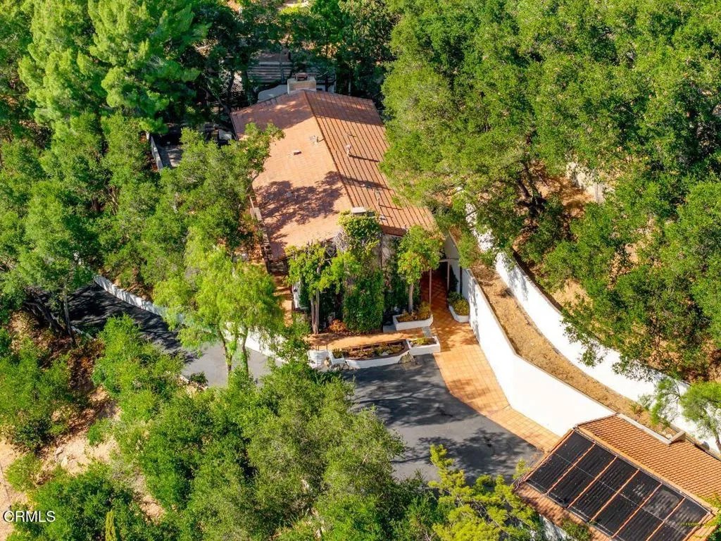 1002 Country Club Drive