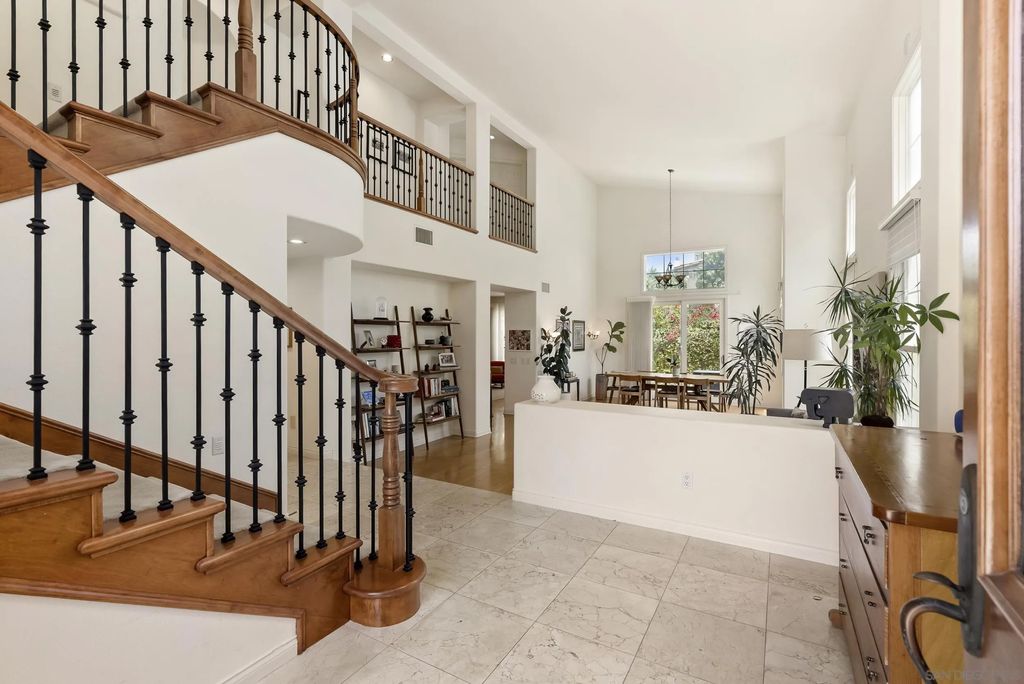 Photo of 1366 Caminito Arriata, La Jolla, CA 92037 (MLS # 260011173)