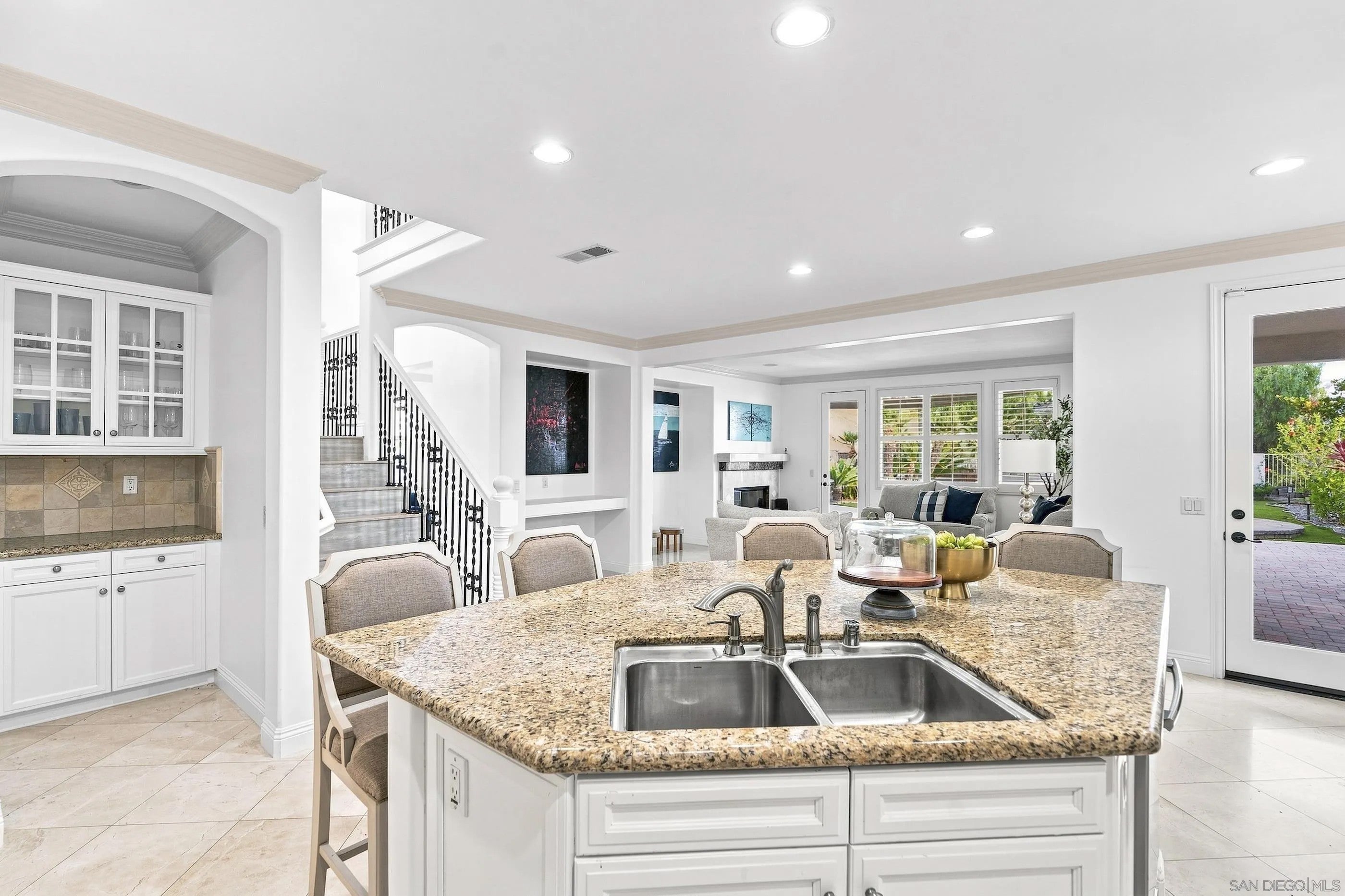 851 Shadow Ridge Pl