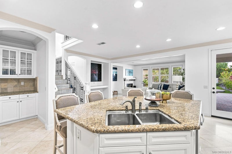 851 Shadow Ridge Pl