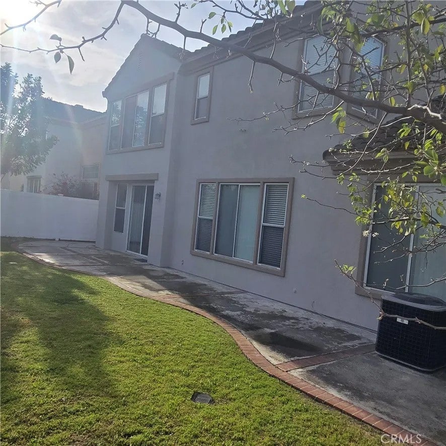 2518 Carlton