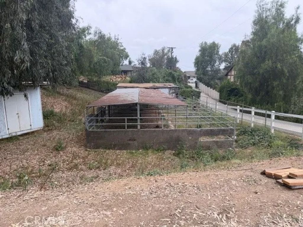 Photo of 10136 Mcbroom St, Sunland, CA 91040 (MLS # SR26070743)