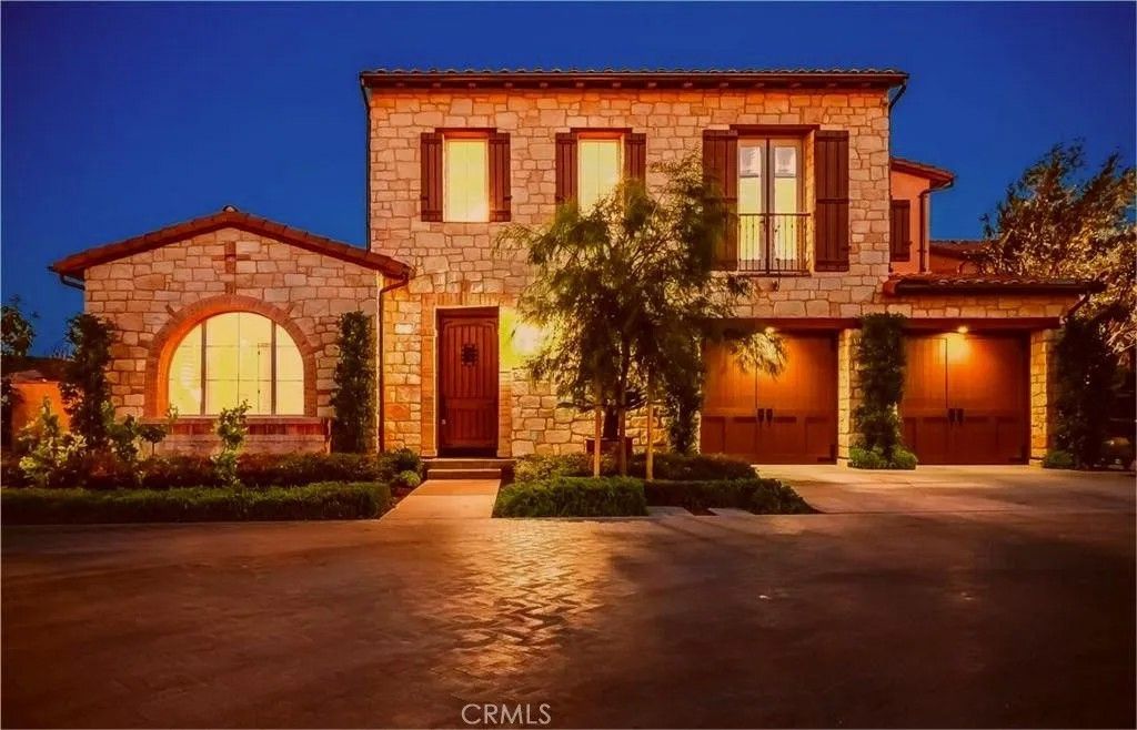 Photo of 121 Sunset Cv, Irvine, CA 92602 (MLS # OC25260208)