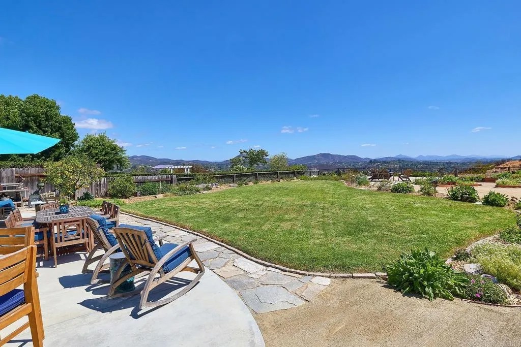 379 Trailview