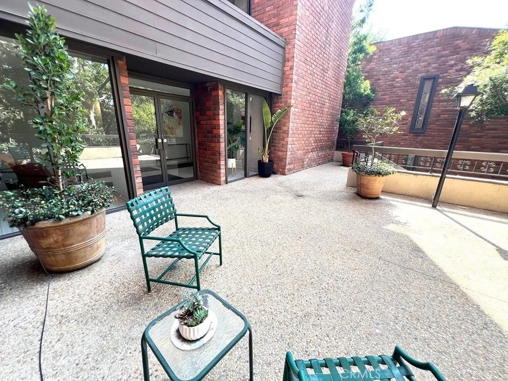 Photo of 700 S Lake Avenue #111, Pasadena, CA 91106 (MLS # WS26096706)