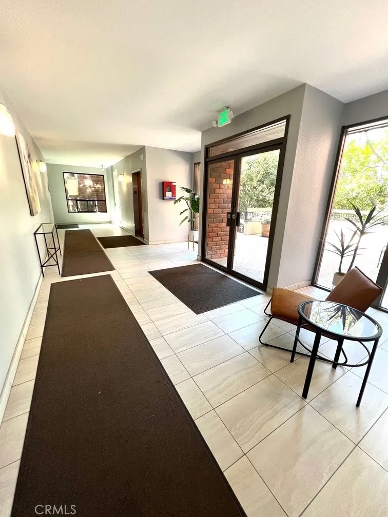 700 S Lake Avenue 111