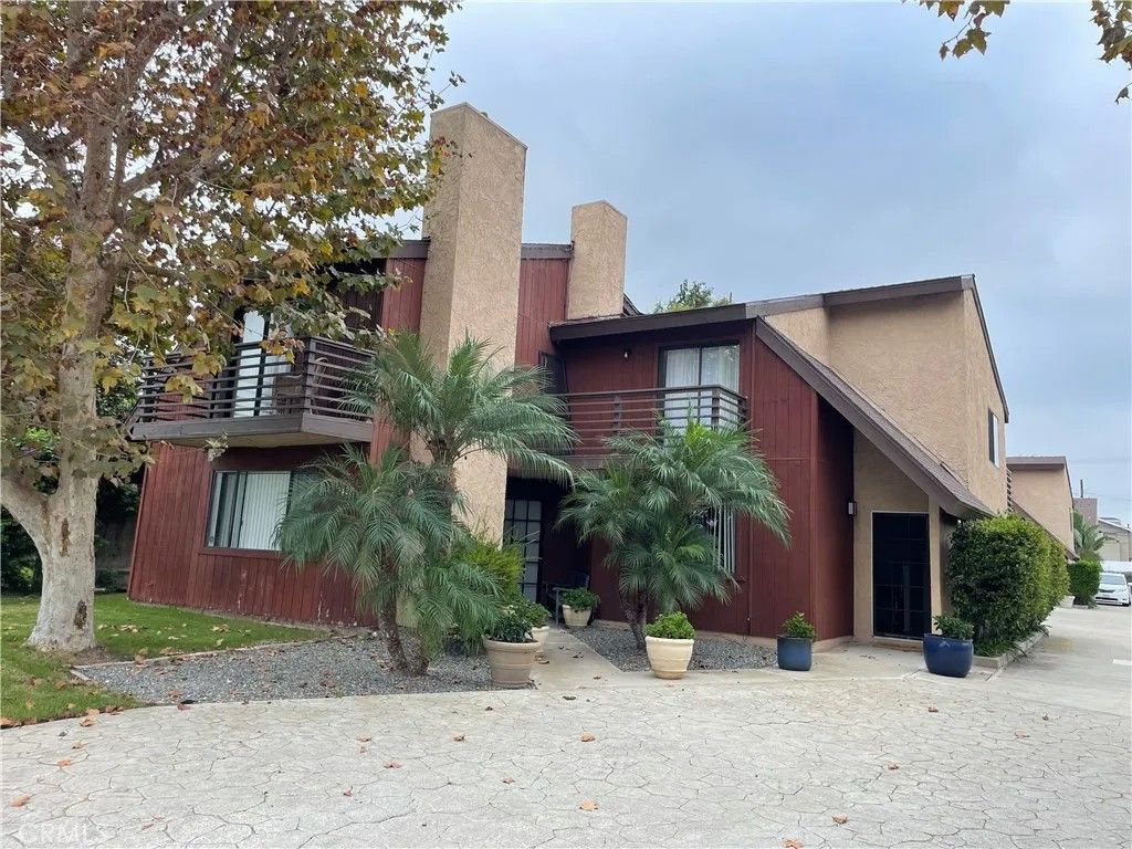 Photo of 2427 N Orange Avenue, Costa Mesa, CA 92627 (MLS # OC26097270)