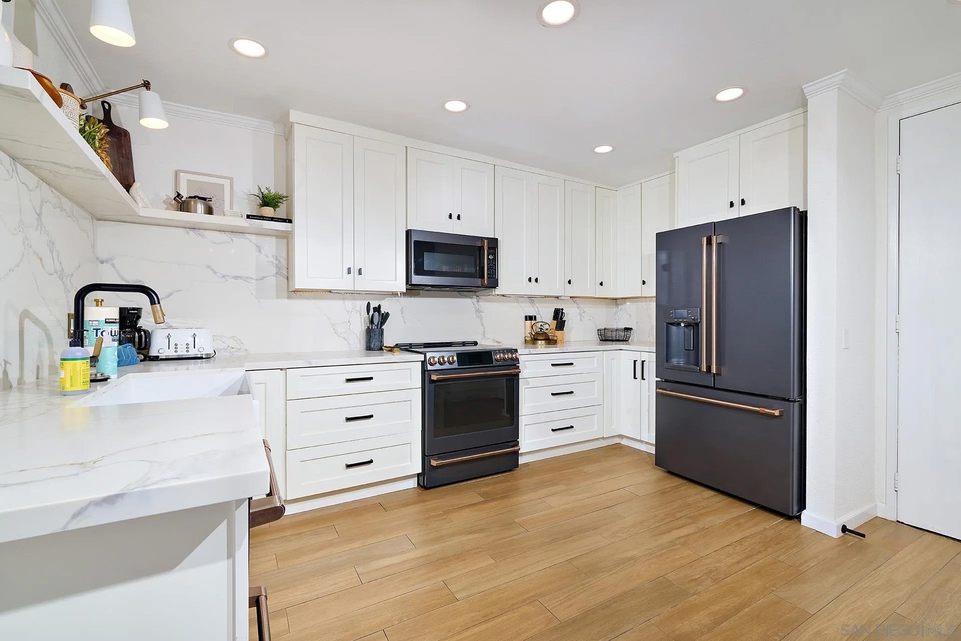 999 N Pacific St G321