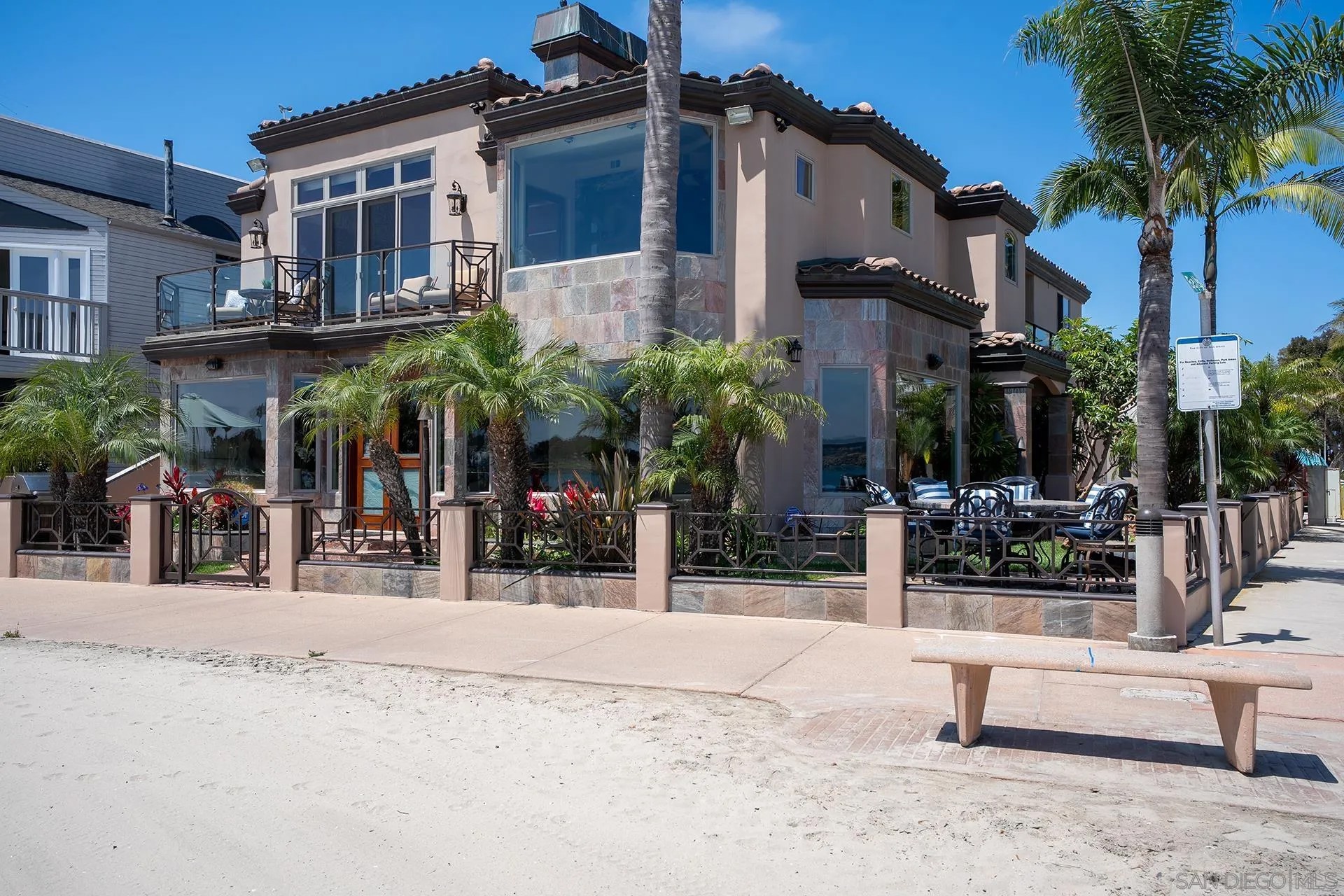 2741 Bayside Walk