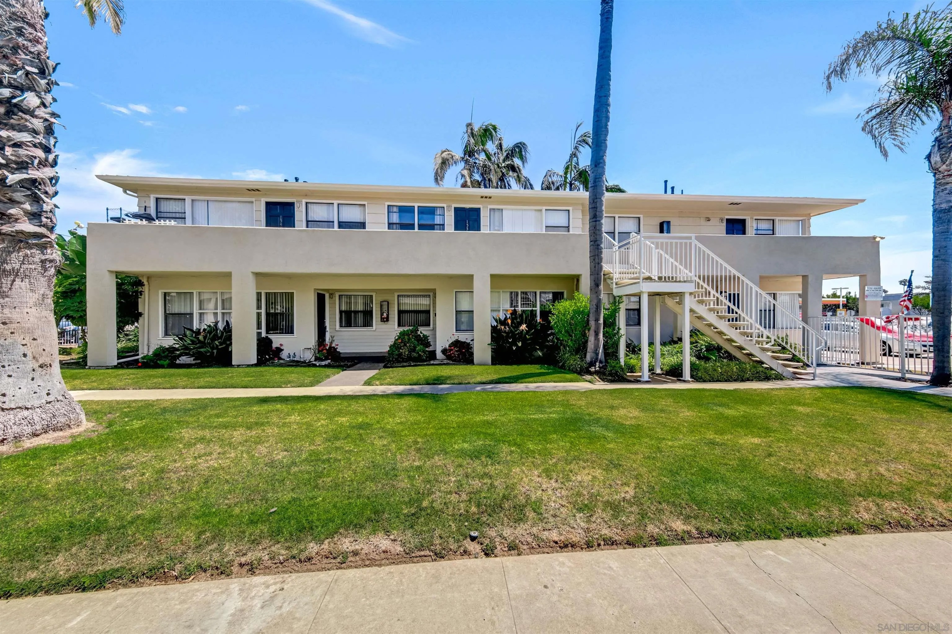 1518 Rosecrans Street