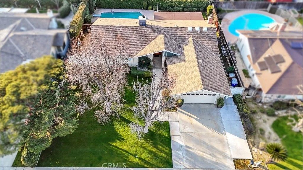 Photo of 601 Vista Verde Way, Bakersfield, CA 93309 (MLS # NS26018326)