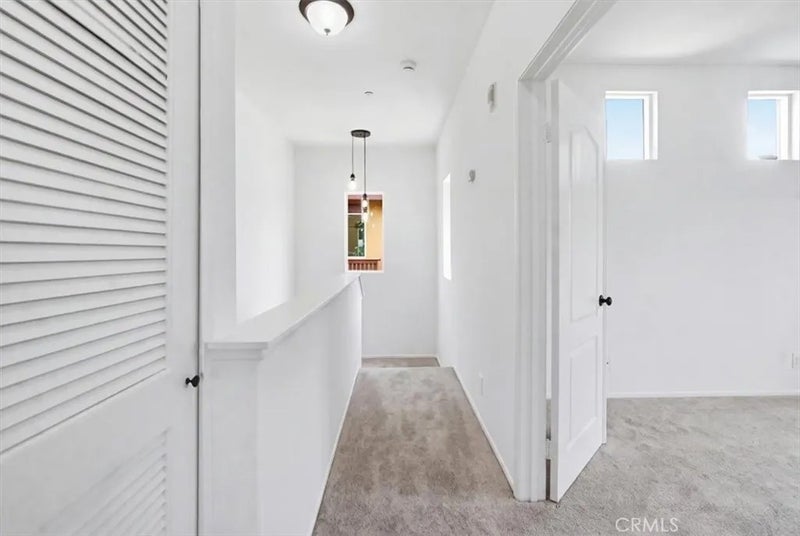 511 N Lark Ellen I