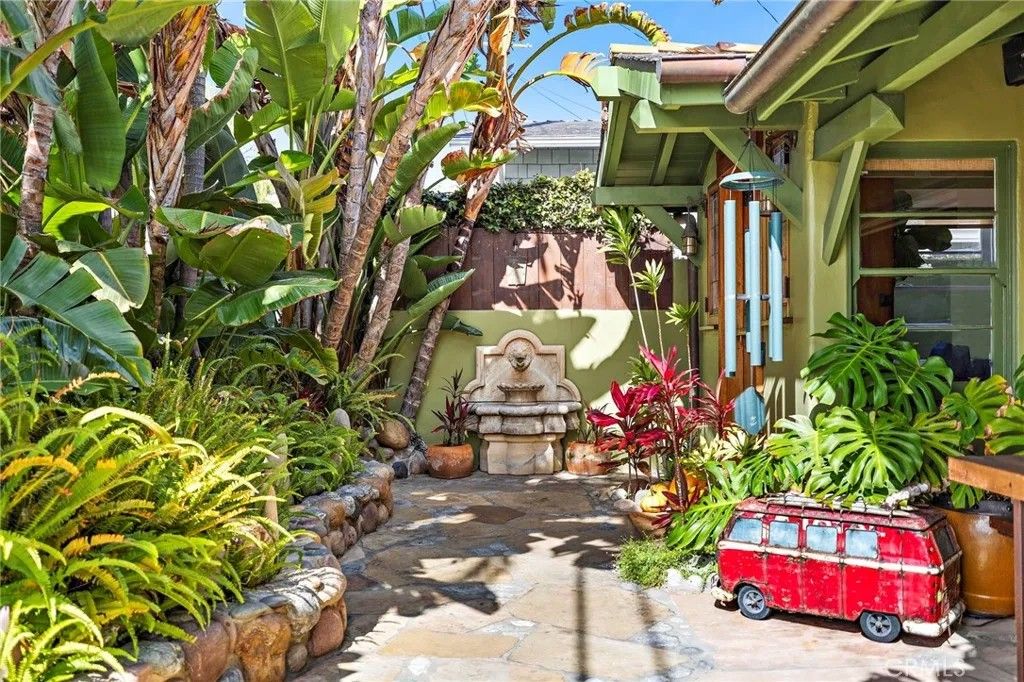 Photo of 773 Saint Ann's Dr, Laguna Beach, CA 92651 (MLS # LG25248879)