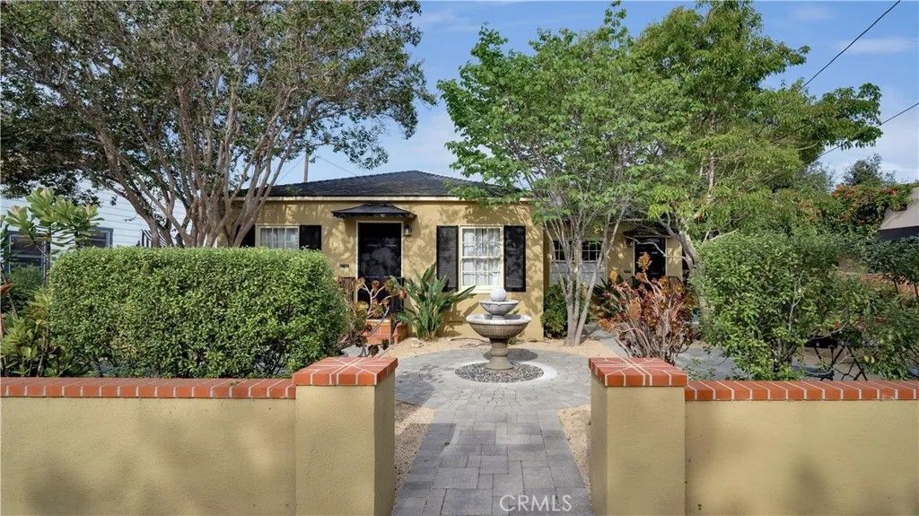 Photo of 1806 N Ross St, Santa Ana, CA 92706 (MLS # PW26083488)