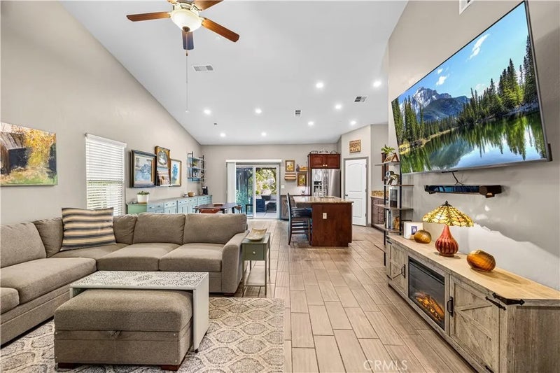 6303 Hathaway