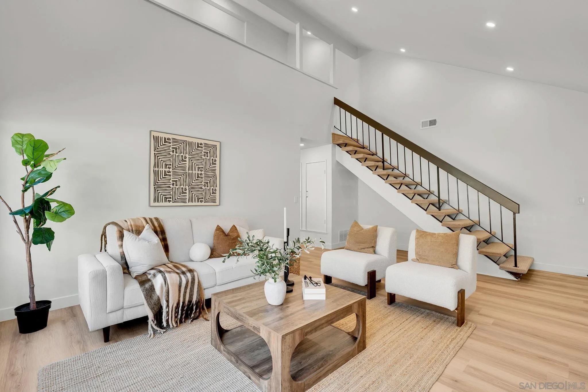 1360 Cerritos Ct