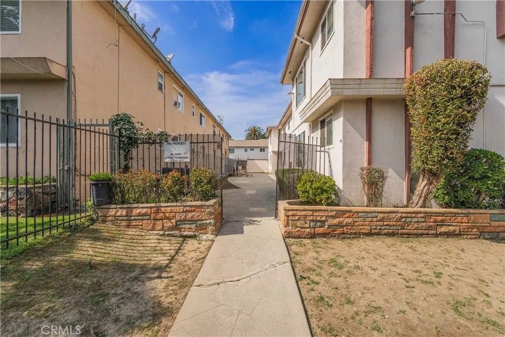 Photo of 4017 Gelber Place, Los Angeles, CA 90008 (MLS # TR26046412)