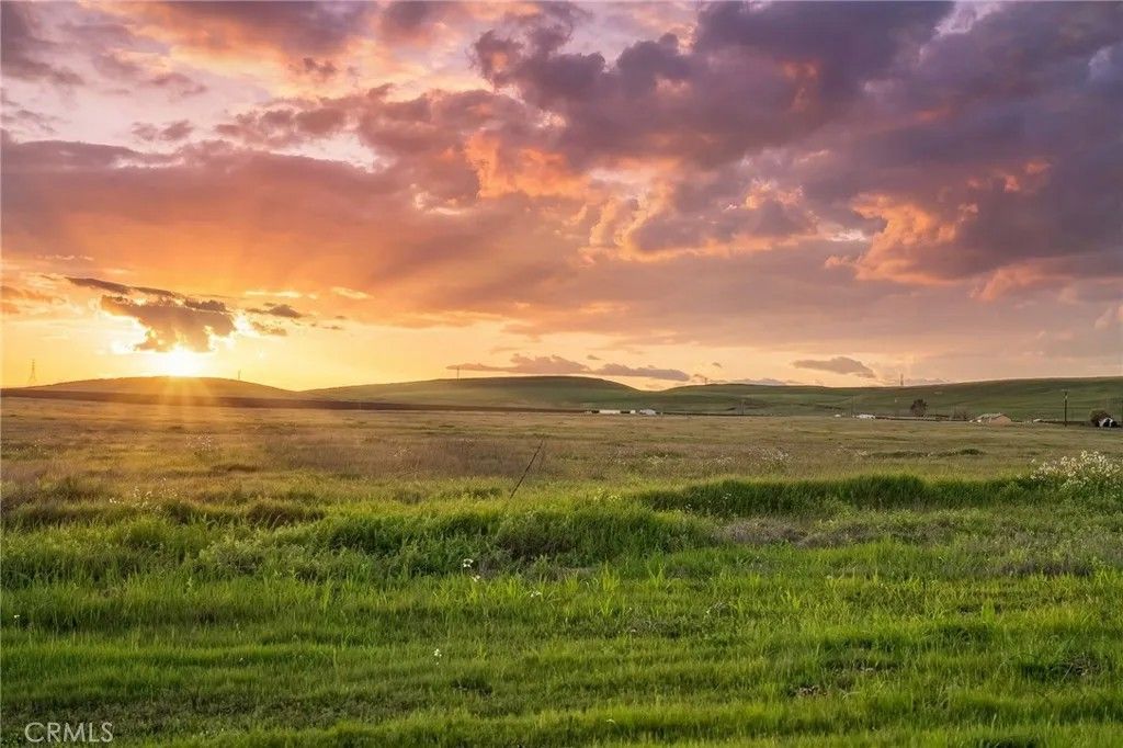 Photo of 2104 16th Street, Oroville, CA 95965 (MLS # SN26045906)