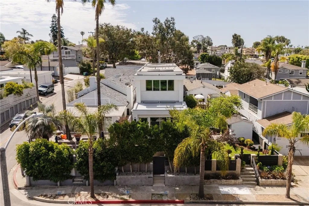 664 Rosecrans Avenue