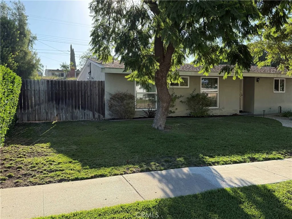 545 E Gainsborough Road