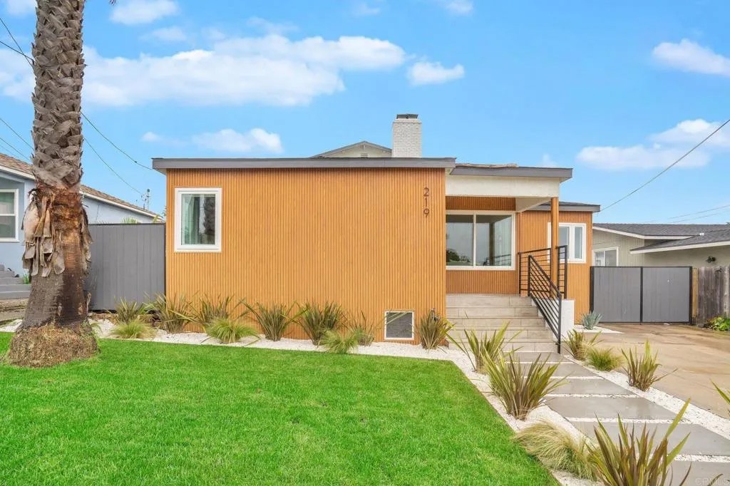 219 W Acacia Ave