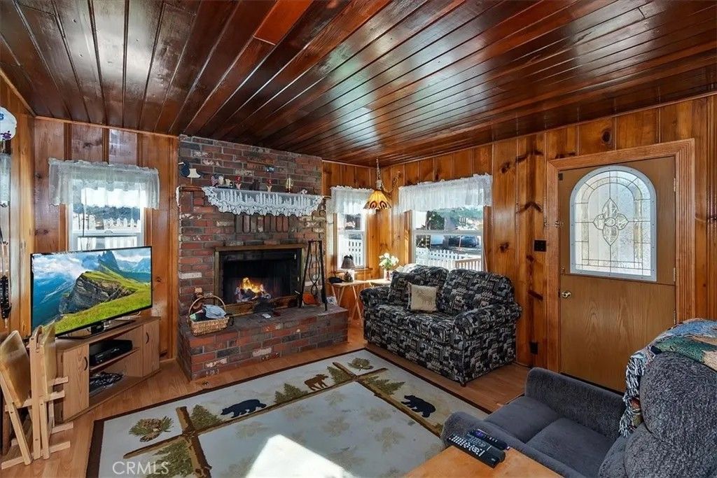 Photo of 40226 Guinan Ln, Big Bear Lake, CA 92315 (MLS # PW25267091)