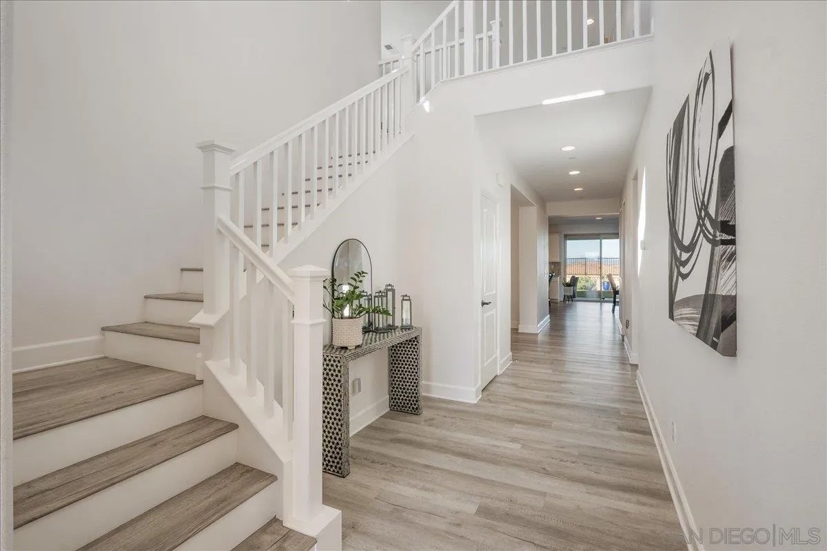 1517 Leonis Pl