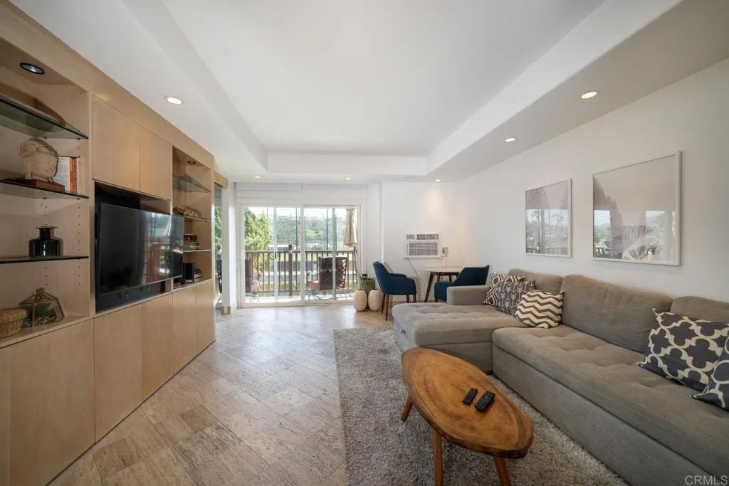 2003 Costa Del Mar Rd 678