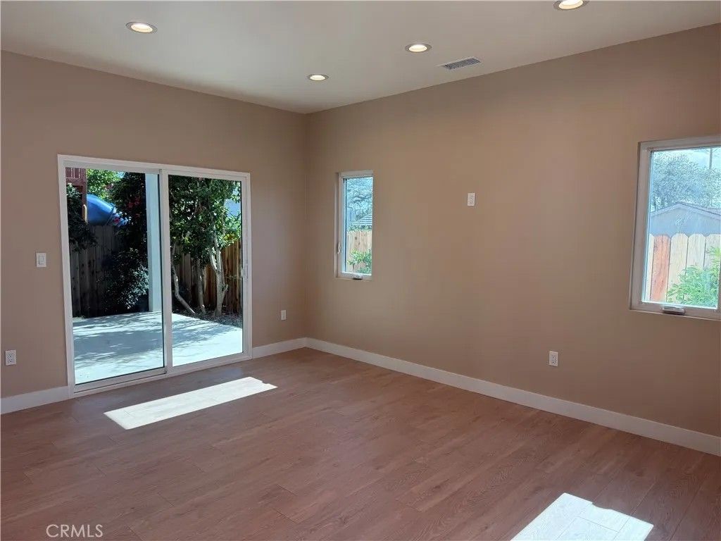 Photo of 1072 N Vinedo Avenue, Pasadena, CA 91107 (MLS # AR26094458)