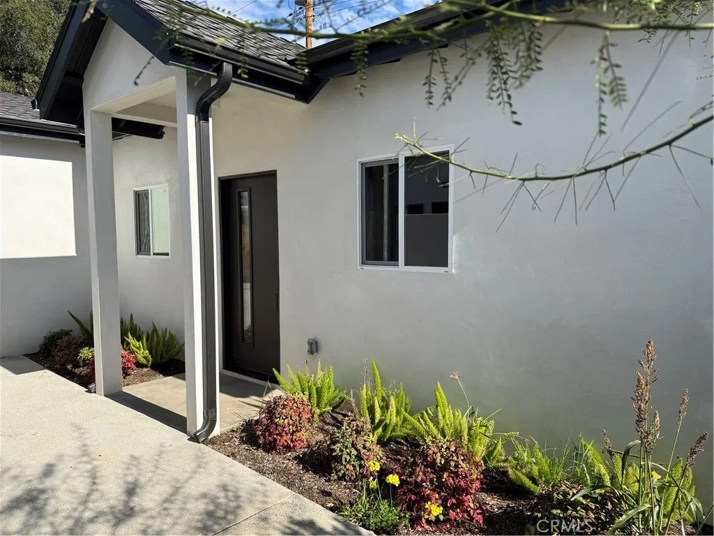 Photo of 1072 N Vinedo Avenue, Pasadena, CA 91107 (MLS # AR26094458)