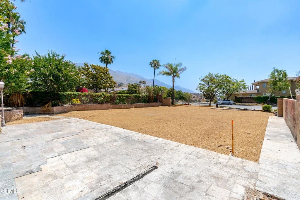 3769 N Hollingsworth