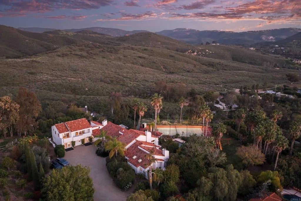 Photo of 20780 Fortuna Del Norte, Escondido, CA 92029 (MLS # NDP2605905)