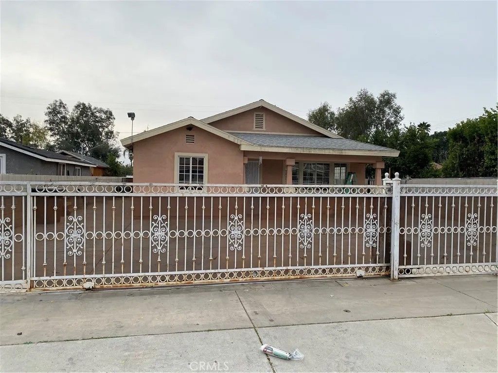 Photo of 217 E 5th St, Perris, CA 92570 (MLS # DW26024046)