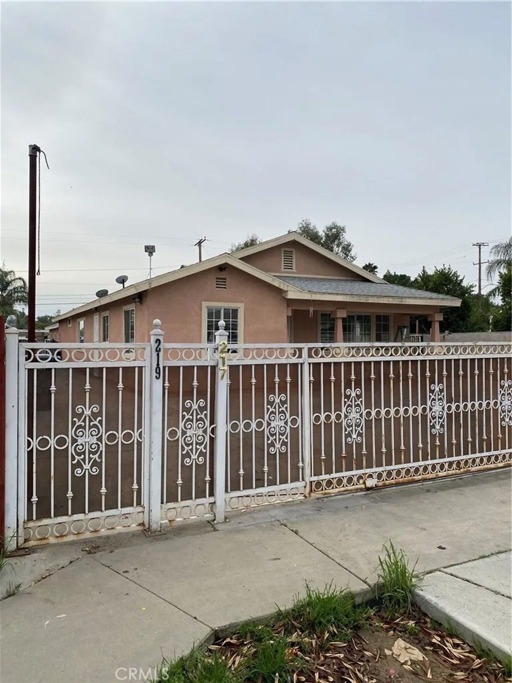 Photo of 217 E 5th St, Perris, CA 92570 (MLS # DW26024046)
