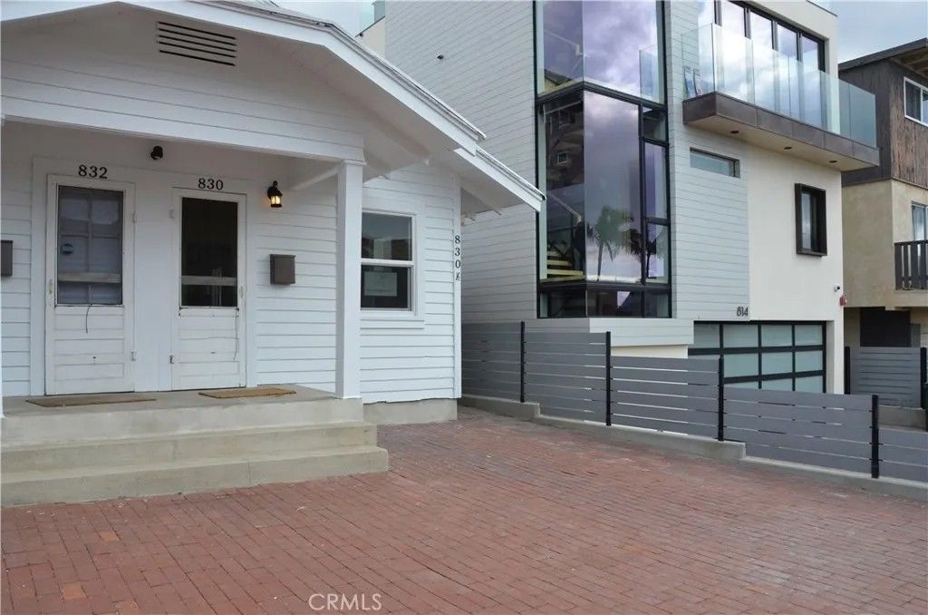 Photo of 830 Monterey Blvd, Hermosa Beach, CA 90254 (MLS # SB26013197)
