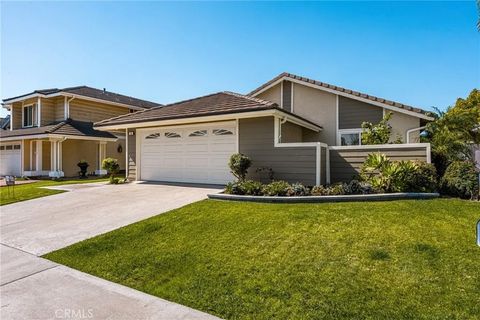 Photo of 6 Whitecloud, Irvine, CA 92614 (MLS # OC26042925)