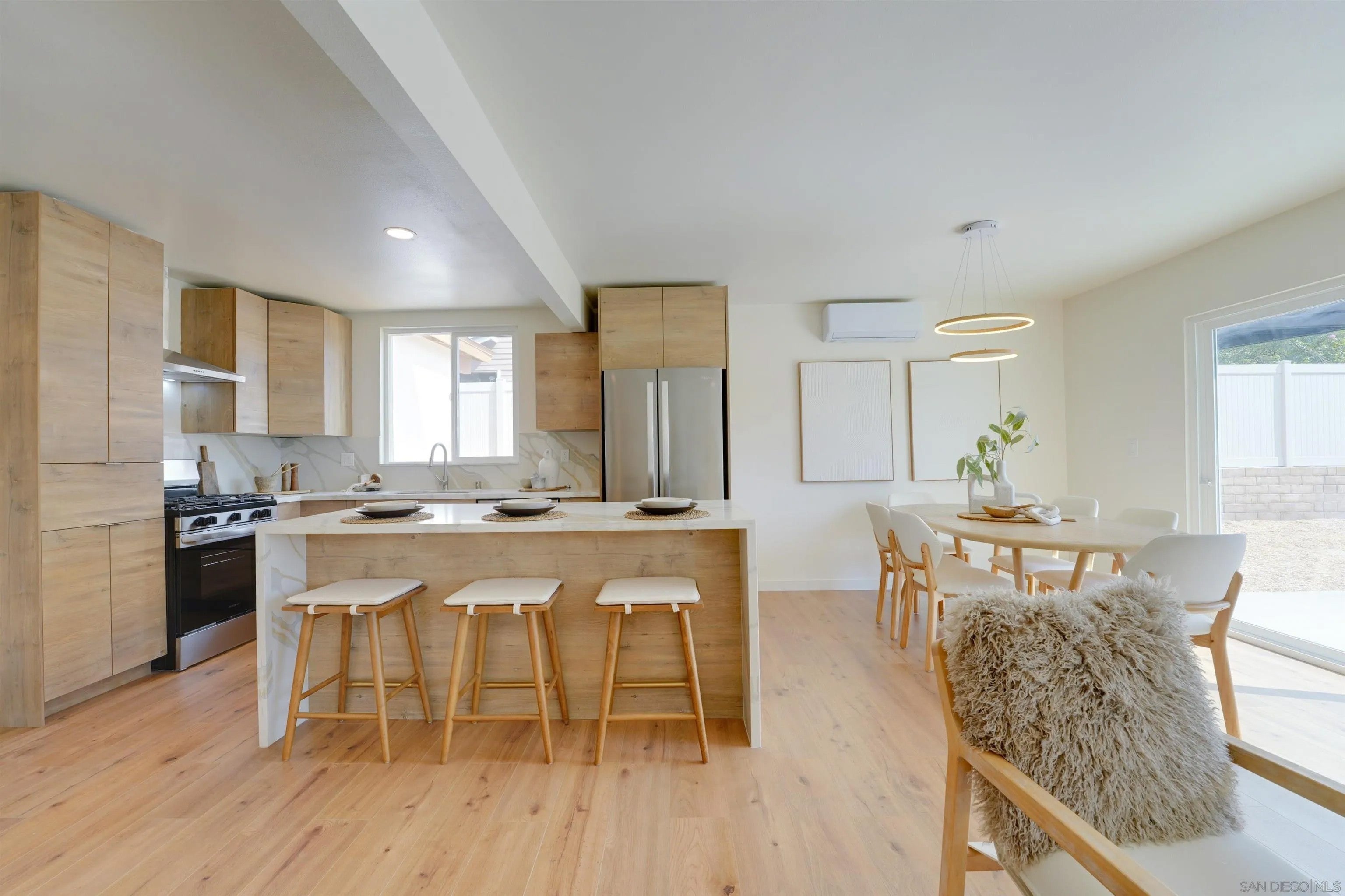 2845 Arcola
